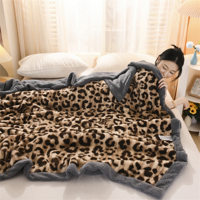 91家纺网 家纺一手货源 找家纺 恋绒家纺 2025新款美拉德风格双层毛毯休闲毯办公室毯子午睡毯 咖啡豹圈