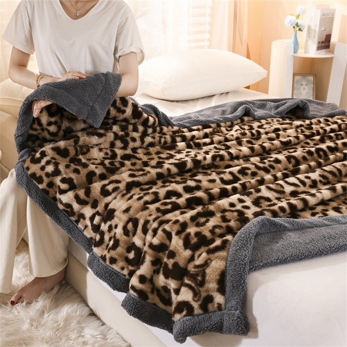 91家纺网 家纺一手货源 找家纺 恋绒家纺 2025新款美拉德风格双层毛毯休闲毯办公室毯子午睡毯 咖啡豹圈