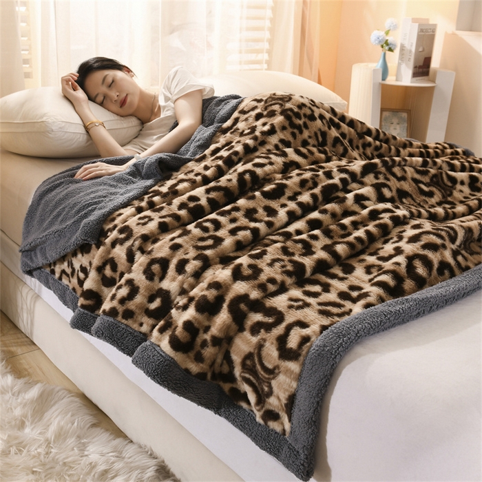 91家纺网 家纺一手货源 找家纺 恋绒家纺 2025新款美拉德风格双层毛毯休闲毯办公室毯子午睡毯 咖啡豹圈