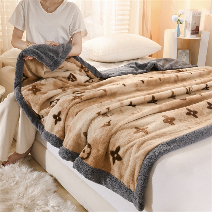 91家纺网 家纺一手货源 找家纺 恋绒家纺 2025新款美拉德风格双层毛毯休闲毯办公室毯子午睡毯 路易咖