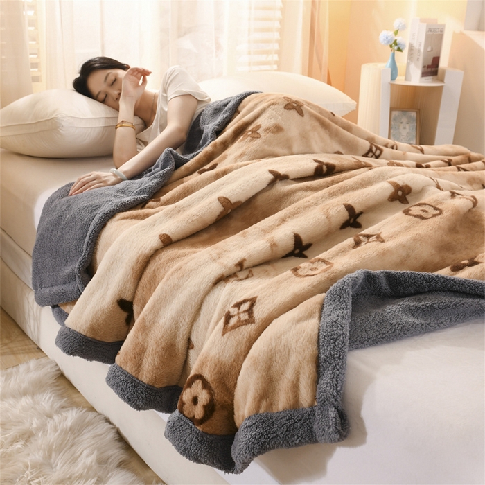 91家纺网 家纺一手货源 找家纺 恋绒家纺 2025新款美拉德风格双层毛毯休闲毯办公室毯子午睡毯 路易咖