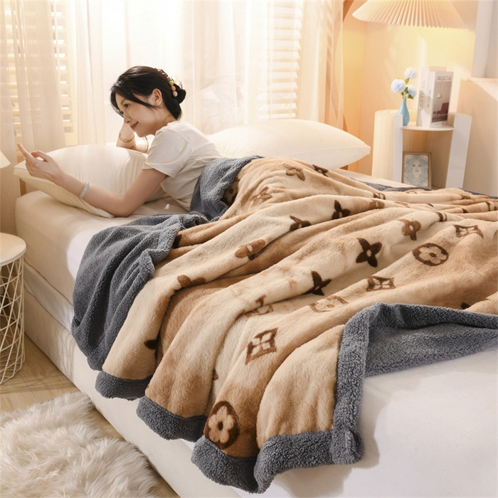 91家纺网 家纺一手货源 找家纺 恋绒家纺 2025新款美拉德风格双层毛毯休闲毯办公室毯子午睡毯 路易咖