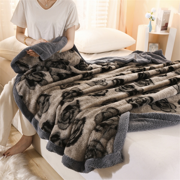 91家纺网 家纺一手货源 找家纺 恋绒家纺 2025新款美拉德风格双层毛毯休闲毯办公室毯子午睡毯 绽放灰