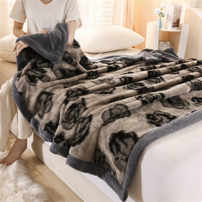 91家纺网 家纺一手货源 找家纺 恋绒家纺 2025新款美拉德风格双层毛毯休闲毯办公室毯子午睡毯 绽放灰