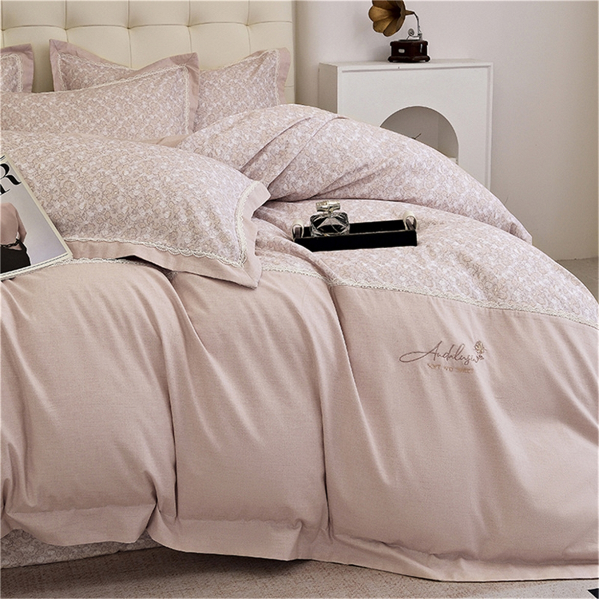 91家纺网 家纺一手货源 找家纺 OL家纺 2025新款100s全棉磨毛印染加刺绣四件套（控价1.5/1.8标准被套折券后368元！！！） 樱桃粉