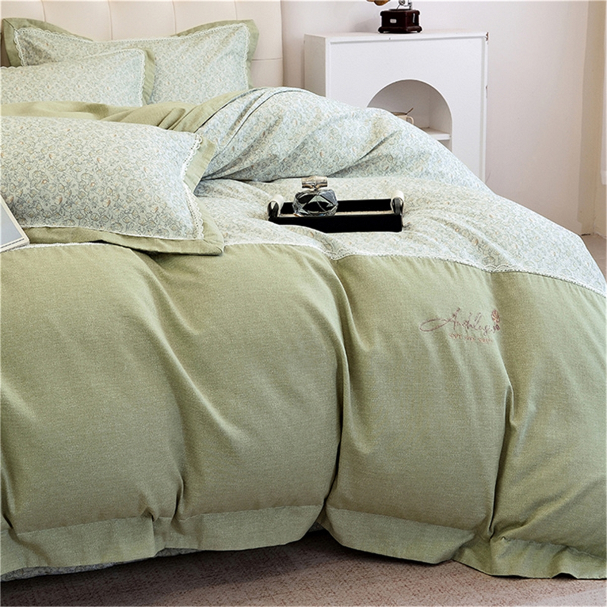 91家纺网 家纺一手货源 找家纺 OL家纺 2025新款100s全棉磨毛印染加刺绣四件套（控价1.5/1.8标准被套折券后368元！！！） 苹果绿