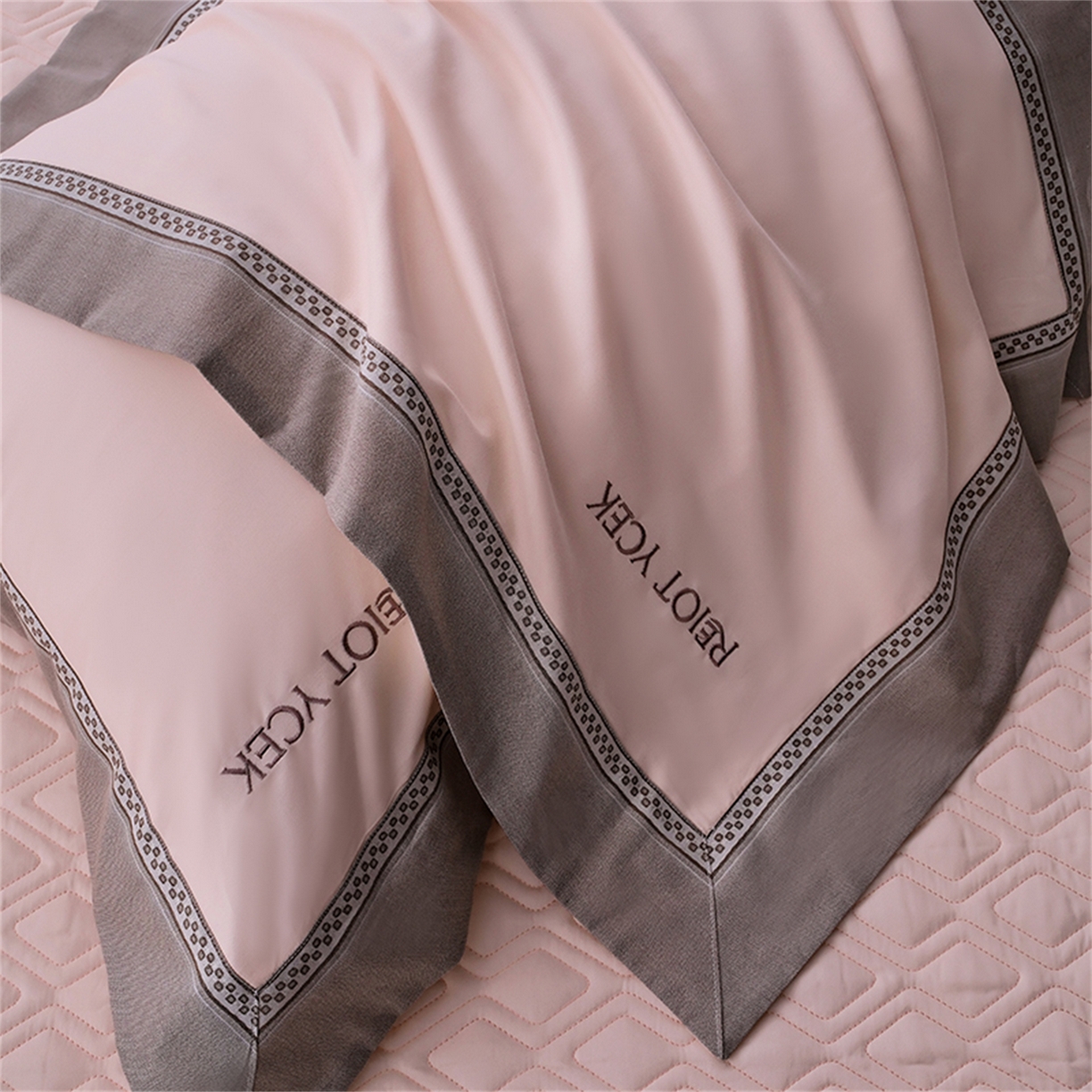 91家纺网 家纺一手货源 找家纺 OL家纺 2025新款100全棉双股磨毛四件套（控价1.5/1.8标准被套折券后368元！！！） 樱桃粉