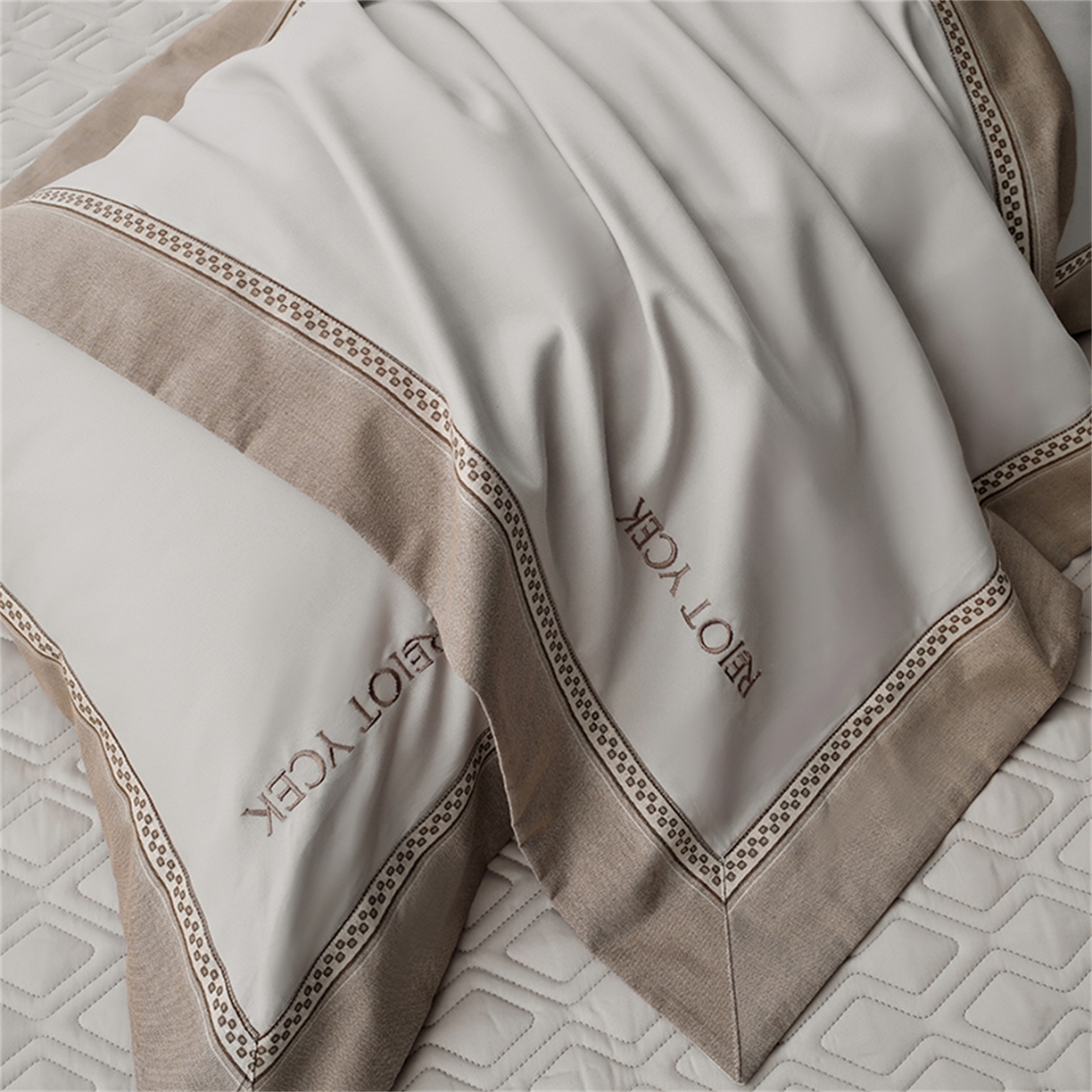 91家纺网 家纺一手货源 找家纺 OL家纺 2025新款100全棉双股磨毛四件套（控价1.5/1.8标准被套折券后368元！！！） 高尚灰