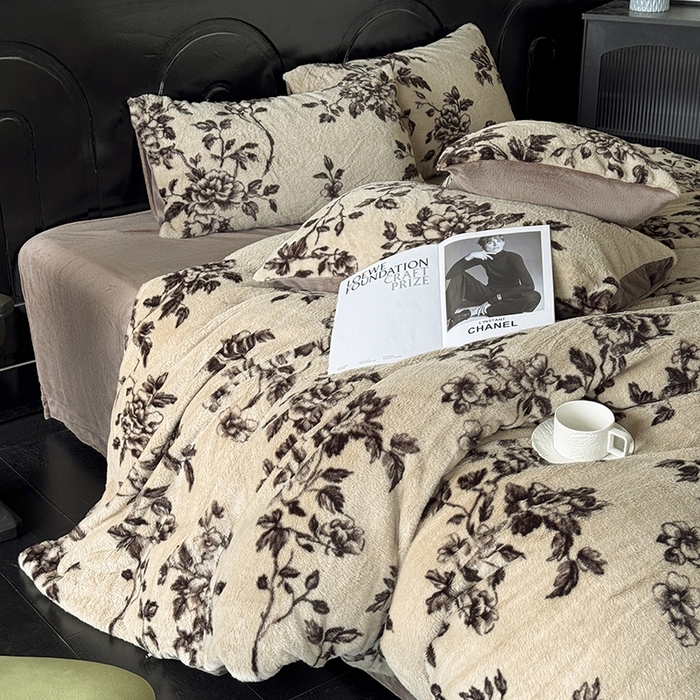 91家纺网 家纺一手货源 找家纺 （总）梵克保罗 2025秋冬新款直播热卖高克重加厚轻奢法式獭兔毛绒牛奶绒美拉德风四件套枕套单被套床单