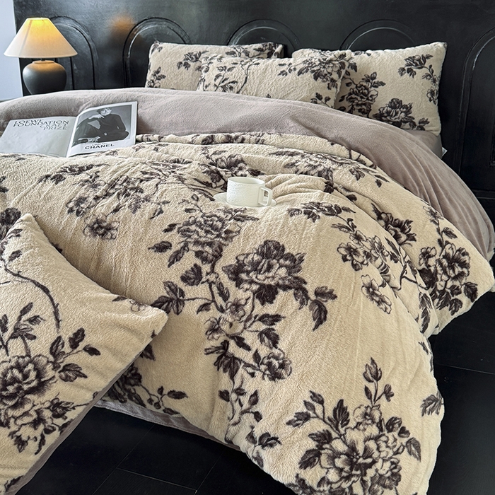 91家纺网 家纺一手货源 找家纺 （总）梵克保罗 2025秋冬新款直播热卖高克重加厚轻奢法式獭兔毛绒牛奶绒美拉德风四件套枕套单被套床单