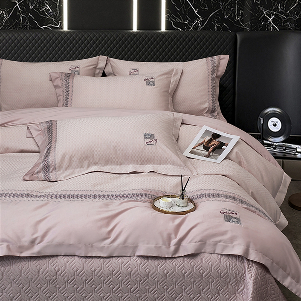 91家纺网 家纺一手货源 找家纺 （总）OL家纺 2025新款140全棉提花刺绣四件套-亚尔夫（控价1.5/1.8标准被套折券后438元！！！）