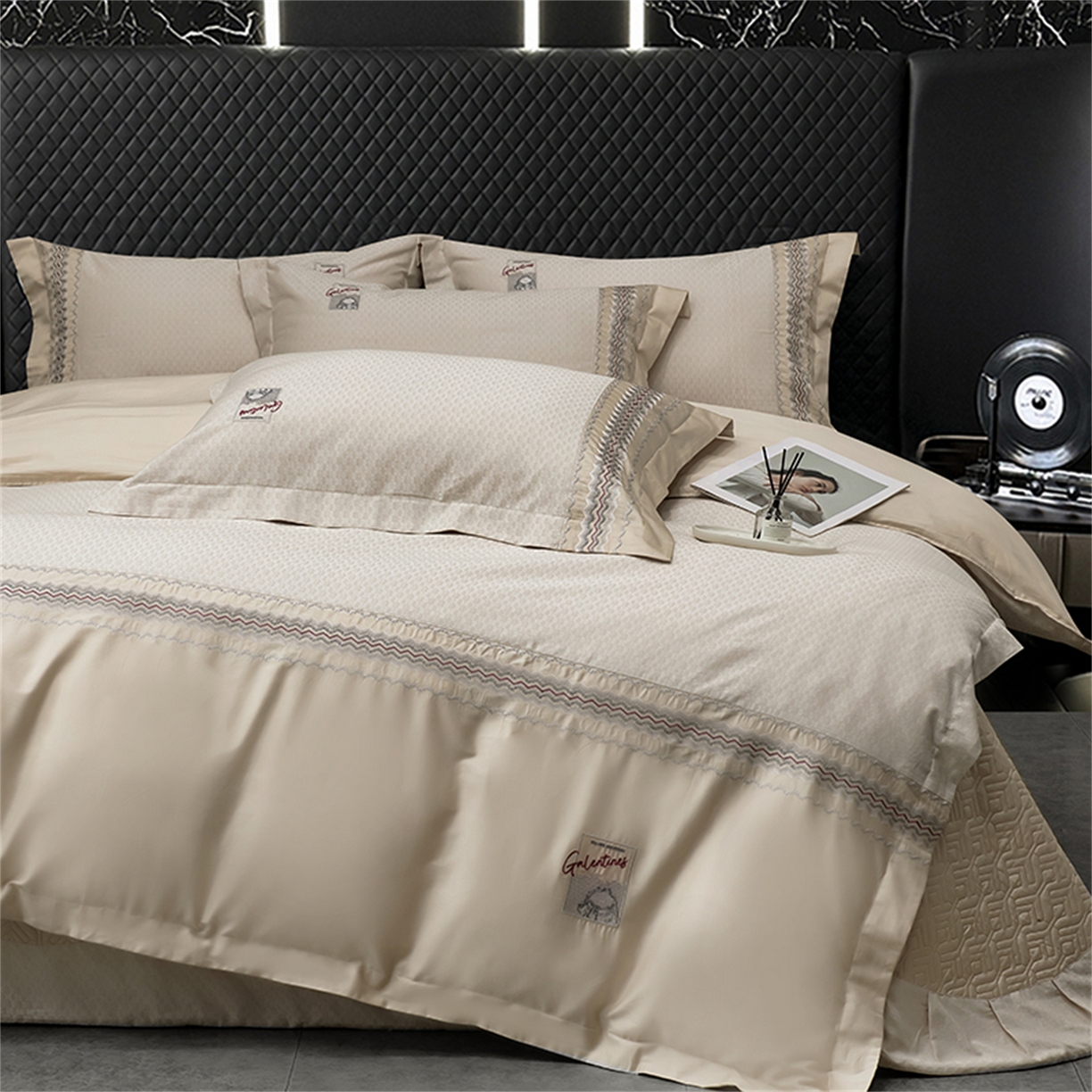 91家纺网 家纺一手货源 找家纺 OL家纺 2025新款140全棉提花刺绣四件套-亚尔夫（控价1.5/1.8标准被套折券后438元！！！） 亚尔夫-香槟金