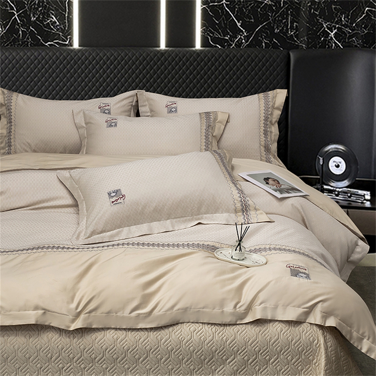 91家纺网 家纺一手货源 找家纺 OL家纺 2025新款140全棉提花刺绣四件套-亚尔夫（控价1.5/1.8标准被套折券后438元！！！） 亚尔夫-香槟金