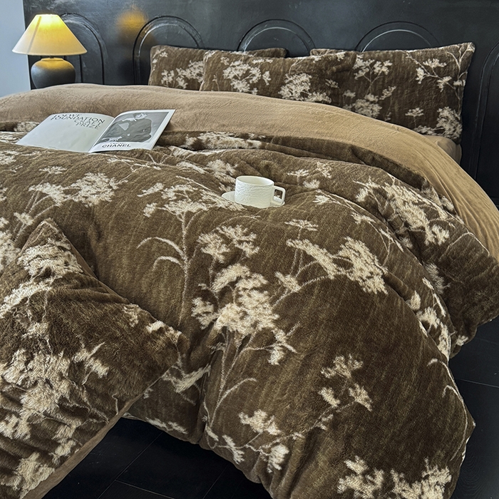 91家纺网 家纺一手货源 找家纺 （总）梵克保罗 2025秋冬新款直播热卖高克重加厚轻奢法式獭兔毛绒牛奶绒美拉德风四件套枕套单被套床单