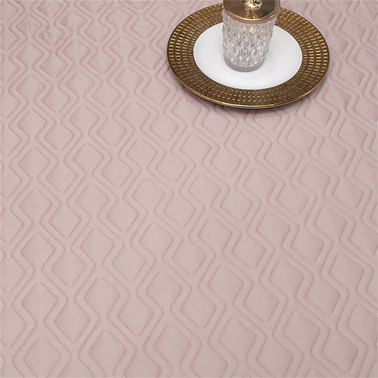 91家纺网 家纺一手货源 找家纺 OL家纺 2025新款天丝棉拼角四件套-爱丽斯娜（控价1.5/1.8标准被套折券后498元！！！） 爱丽斯娜-樱桃粉