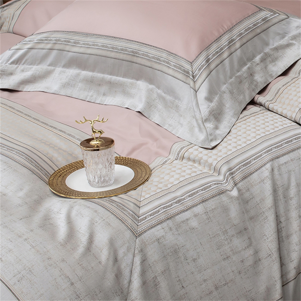 91家纺网 家纺一手货源 找家纺 OL家纺 2025新款天丝棉拼角四件套-爱丽斯娜（控价1.5/1.8标准被套折券后498元！！！） 爱丽斯娜-樱桃粉