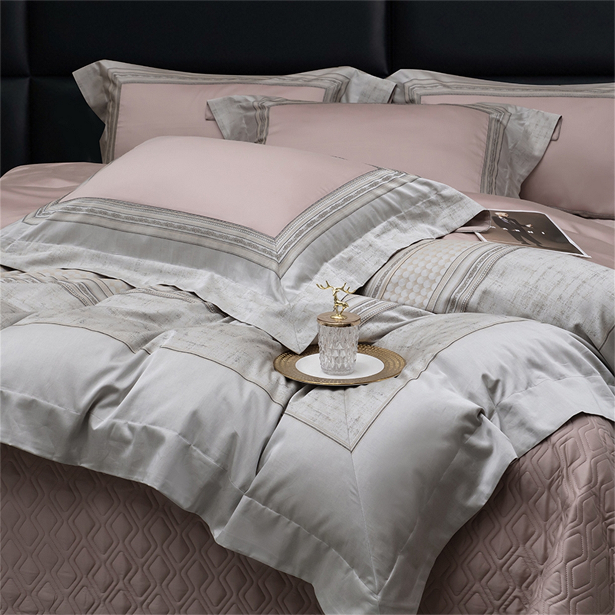 91家纺网 家纺一手货源 找家纺 OL家纺 2025新款天丝棉拼角四件套-爱丽斯娜（控价1.5/1.8标准被套折券后498元！！！） 爱丽斯娜-樱桃粉