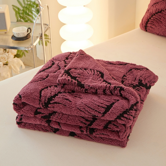 91家纺网 家纺一手货源 找家纺 楼兰公主毛毯专供 2025新款阳离子羊羔绒蕉叶绒毯毛毯毯子-单层 蕉叶绒-酱紫（单层）
