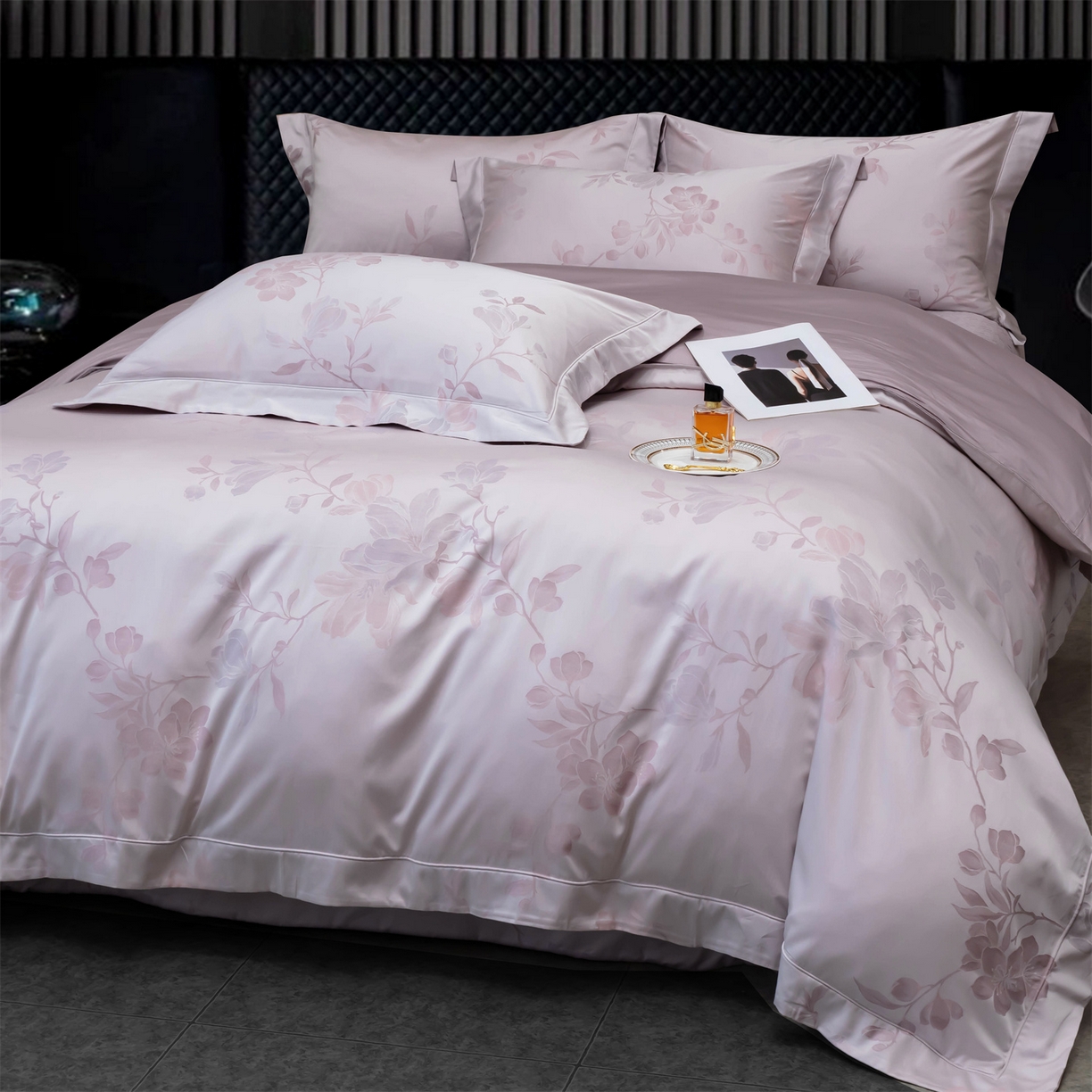 91家纺网 家纺一手货源 找家纺 OL家纺 2025新款天丝棉色织大提花四件套（控价1.5/1.8标准被套折券后398元！！！） 风的印记-粉