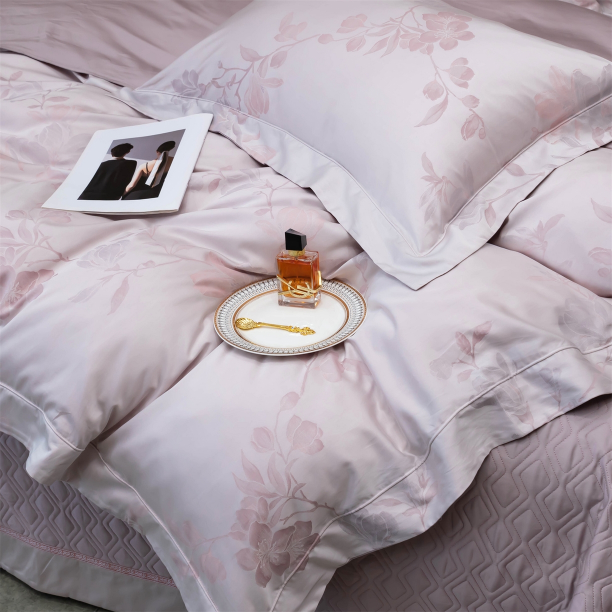 91家纺网 家纺一手货源 找家纺 OL家纺 2025新款天丝棉色织大提花四件套（控价1.5/1.8标准被套折券后398元！！！） 风的印记-粉