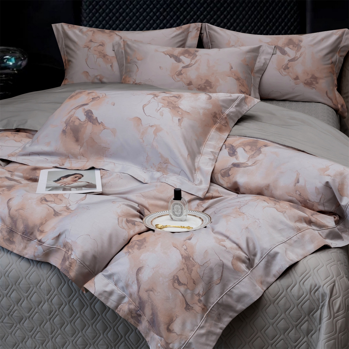 91家纺网 家纺一手货源 找家纺 OL家纺 2025新款天丝棉色织大提花四件套（控价1.5/1.8标准被套折券后398元！！！） 轻舞飞扬-驼