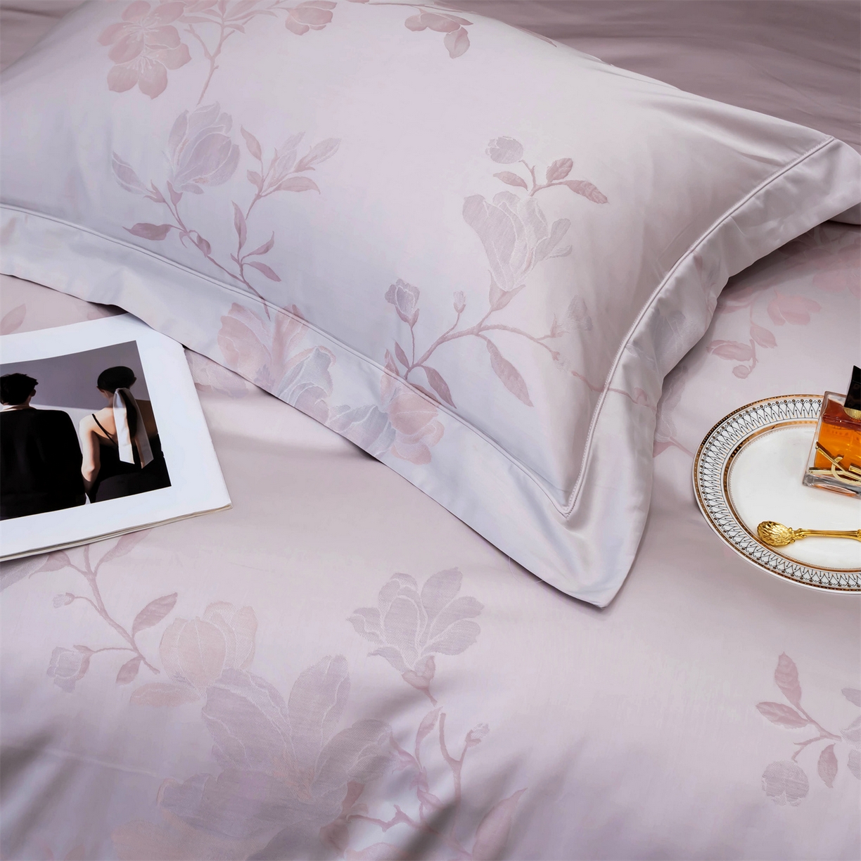 91家纺网 家纺一手货源 找家纺 OL家纺 2025新款天丝棉色织大提花四件套（控价1.5/1.8标准被套折券后398元！！！） 风的印记-粉