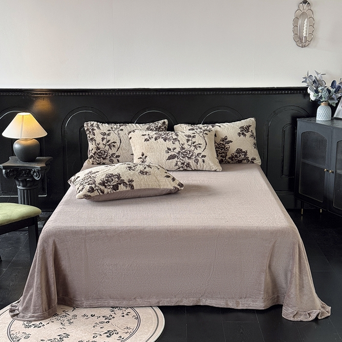 91家纺网 家纺一手货源 找家纺 梵克保罗 2025秋冬新款直播热卖高克重加厚轻奢法式獭兔毛绒牛奶绒美拉德风四件套枕套单被套床单 繁花