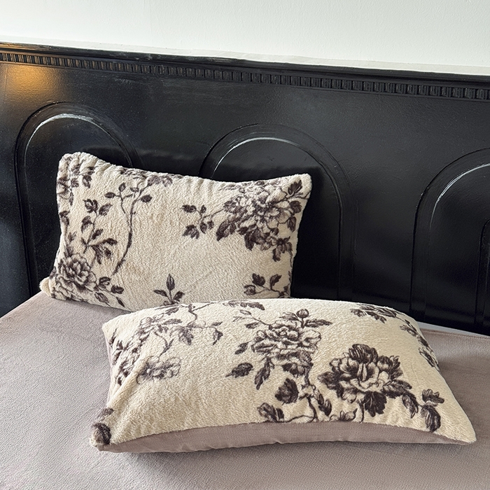 91家纺网 家纺一手货源 找家纺 梵克保罗 2025秋冬新款直播热卖高克重加厚轻奢法式獭兔毛绒牛奶绒美拉德风四件套枕套单被套床单 繁花