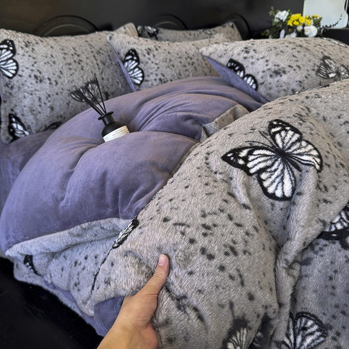 91家纺网 家纺一手货源 找家纺 梵克保罗 2025秋冬新款直播热卖高克重加厚轻奢法式獭兔毛绒牛奶绒美拉德风四件套枕套单被套床单 蝶影