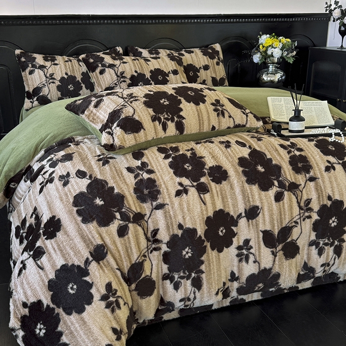 91家纺网 家纺一手货源 找家纺 梵克保罗 2025秋冬新款直播热卖高克重加厚轻奢法式獭兔毛绒牛奶绒美拉德风四件套枕套单被套床单 绿野