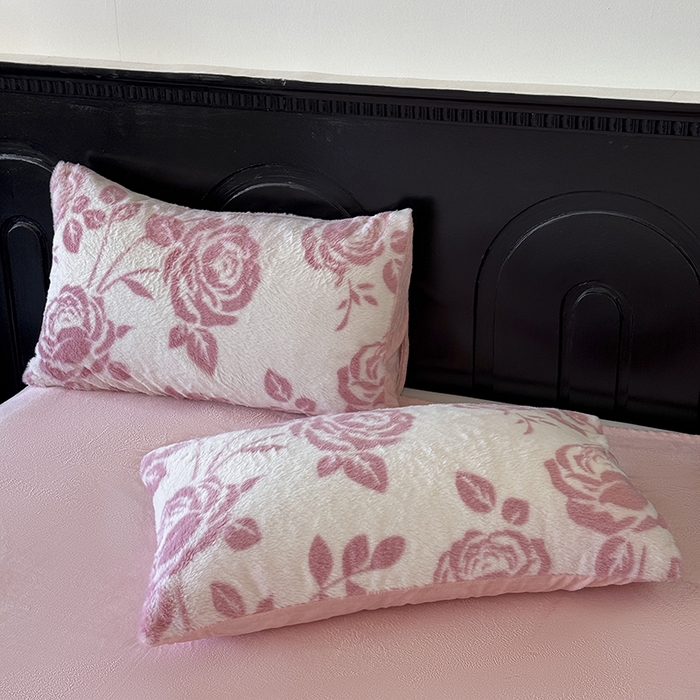 91家纺网 家纺一手货源 找家纺 梵克保罗 2025秋冬新款直播热卖高克重加厚轻奢法式獭兔毛绒牛奶绒美拉德风四件套枕套单被套床单 玫语