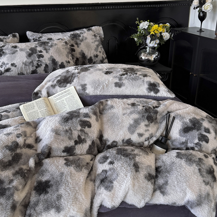 91家纺网 家纺一手货源 找家纺 梵克保罗 2025秋冬新款直播热卖高克重加厚轻奢法式獭兔毛绒牛奶绒美拉德风四件套枕套单被套床单 墨染