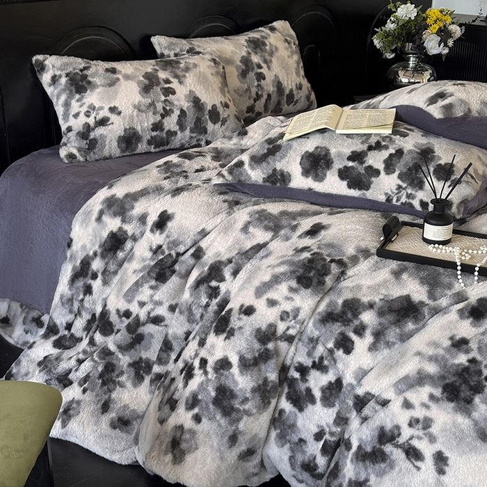 91家纺网 家纺一手货源 找家纺 梵克保罗 2025秋冬新款直播热卖高克重加厚轻奢法式獭兔毛绒牛奶绒美拉德风四件套枕套单被套床单 墨染