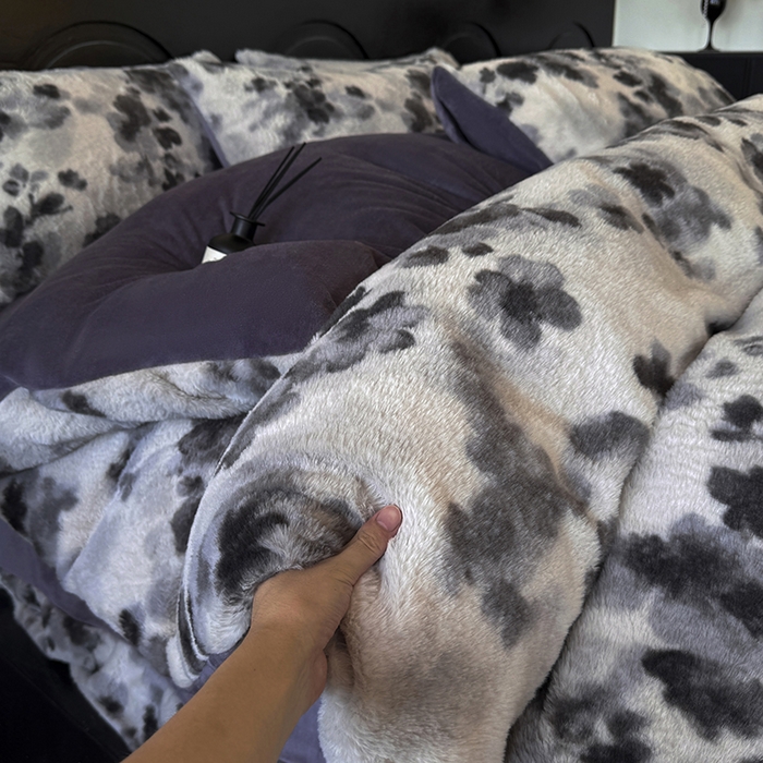 91家纺网 家纺一手货源 找家纺 梵克保罗 2025秋冬新款直播热卖高克重加厚轻奢法式獭兔毛绒牛奶绒美拉德风四件套枕套单被套床单 墨染