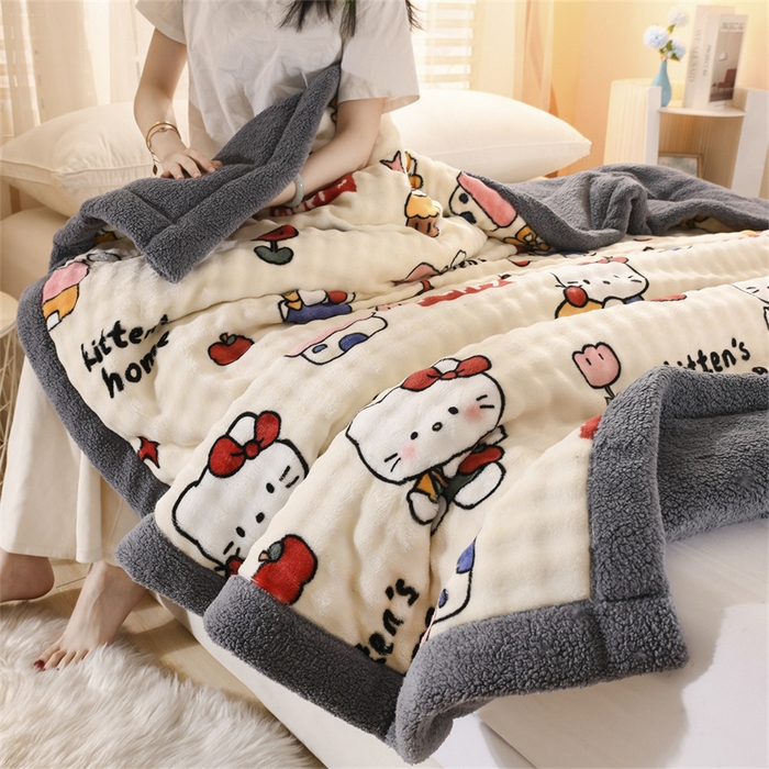 91家纺网 家纺一手货源 找家纺 恋绒家纺 2025新款舒棉绒毛毯三层夹棉牛奶绒印花毛毯卡通秋冬午睡毯多功能盖毯可机洗毯子 KT猫的幸福时光