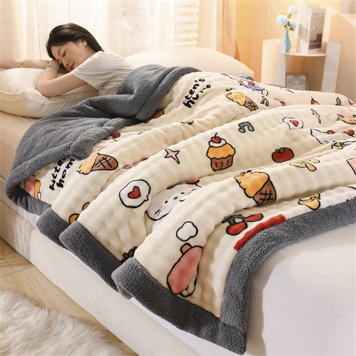 91家纺网 家纺一手货源 找家纺 恋绒家纺 2025新款舒棉绒毛毯三层夹棉牛奶绒印花毛毯卡通秋冬午睡毯多功能盖毯可机洗毯子 KT猫的幸福时光