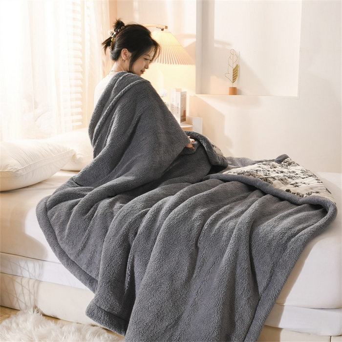 91家纺网 家纺一手货源 找家纺 恋绒家纺 2025新款舒棉绒毛毯三层夹棉牛奶绒印花毛毯卡通秋冬午睡毯多功能盖毯可机洗毯子 花蝶情缘