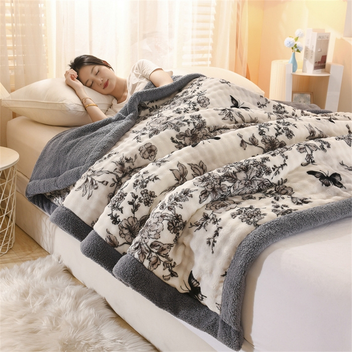 91家纺网 家纺一手货源 找家纺 恋绒家纺 2025新款舒棉绒毛毯三层夹棉牛奶绒印花毛毯卡通秋冬午睡毯多功能盖毯可机洗毯子 花蝶情缘