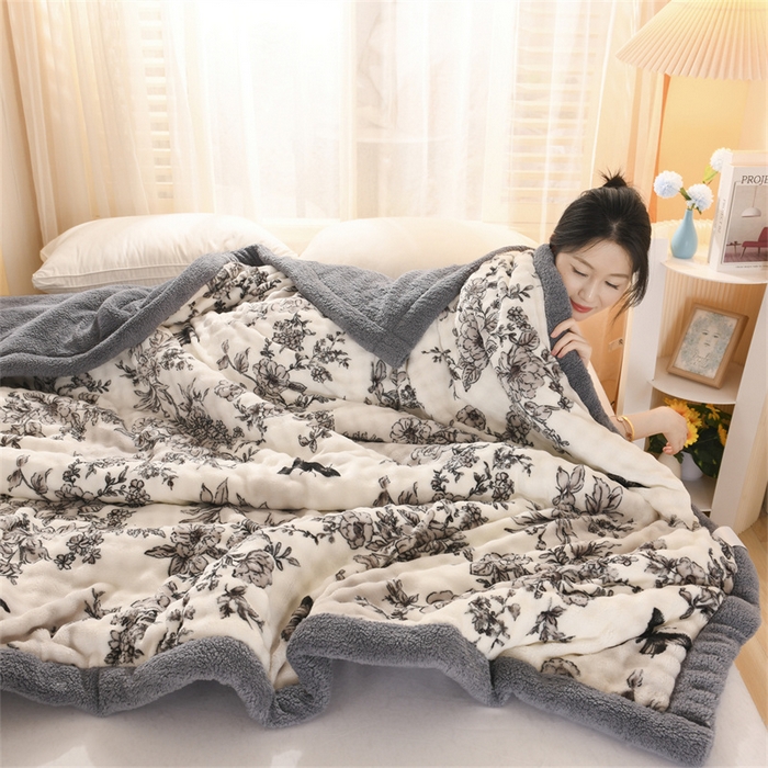 91家纺网 家纺一手货源 找家纺 恋绒家纺 2025新款舒棉绒毛毯三层夹棉牛奶绒印花毛毯卡通秋冬午睡毯多功能盖毯可机洗毯子 花蝶情缘