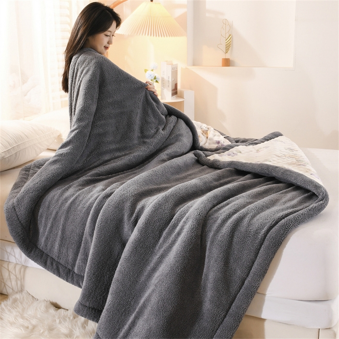 91家纺网 家纺一手货源 找家纺 恋绒家纺 2025新款舒棉绒毛毯三层夹棉牛奶绒印花毛毯卡通秋冬午睡毯多功能盖毯可机洗毯子 花园小兔