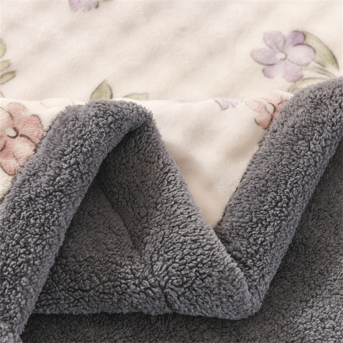 91家纺网 家纺一手货源 找家纺 恋绒家纺 2025新款舒棉绒毛毯三层夹棉牛奶绒印花毛毯卡通秋冬午睡毯多功能盖毯可机洗毯子 花园小兔