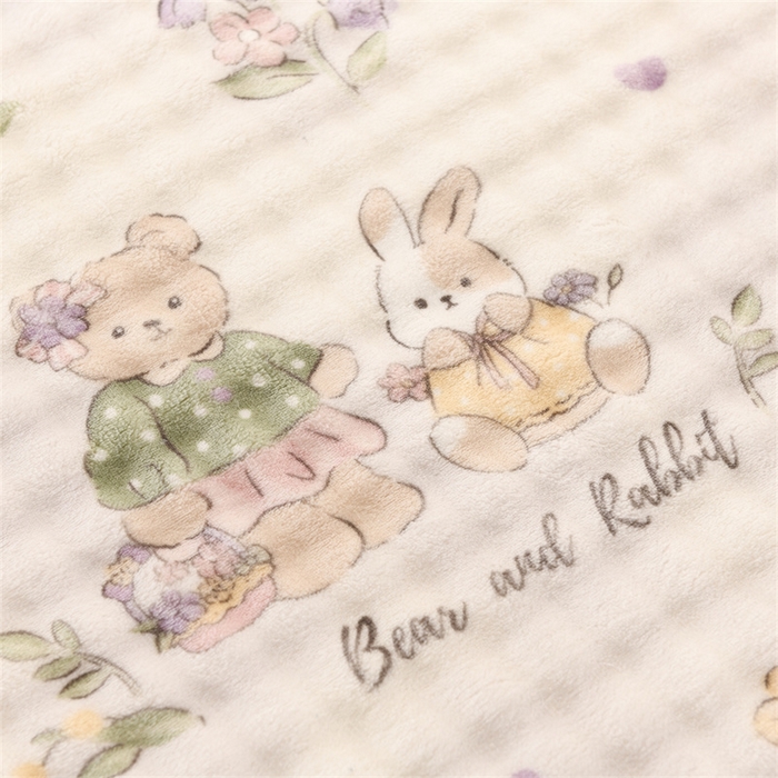 91家纺网 家纺一手货源 找家纺 恋绒家纺 2025新款舒棉绒毛毯三层夹棉牛奶绒印花毛毯卡通秋冬午睡毯多功能盖毯可机洗毯子 花园小兔