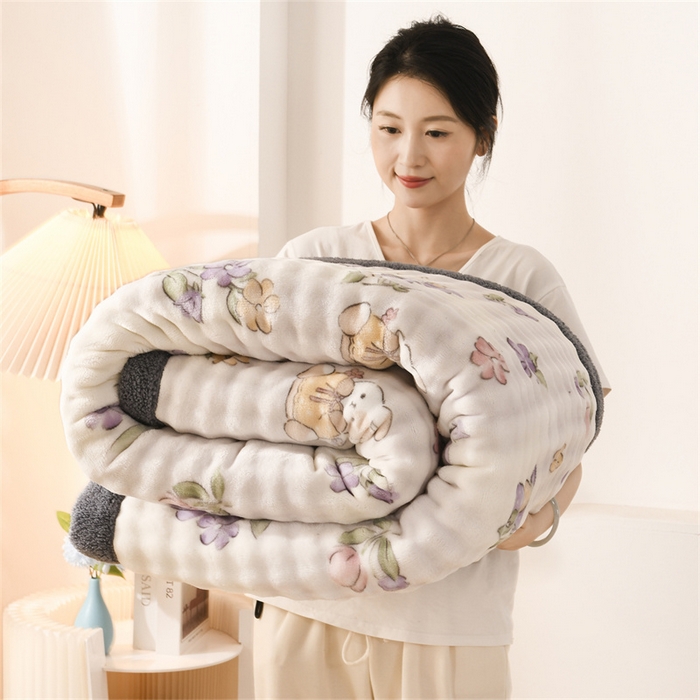 91家纺网 家纺一手货源 找家纺 恋绒家纺 2025新款舒棉绒毛毯三层夹棉牛奶绒印花毛毯卡通秋冬午睡毯多功能盖毯可机洗毯子 花园小兔