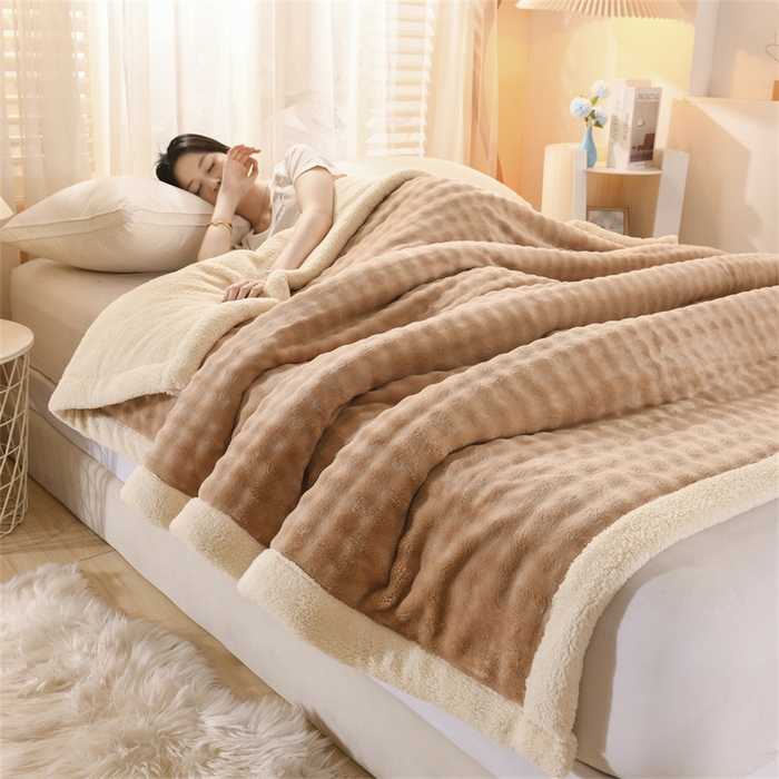 91家纺网 家纺一手货源 找家纺 恋绒家纺 2025新款舒棉绒毛毯三层夹棉牛奶绒印花毛毯卡通秋冬午睡毯多功能盖毯可机洗毯子 卡其