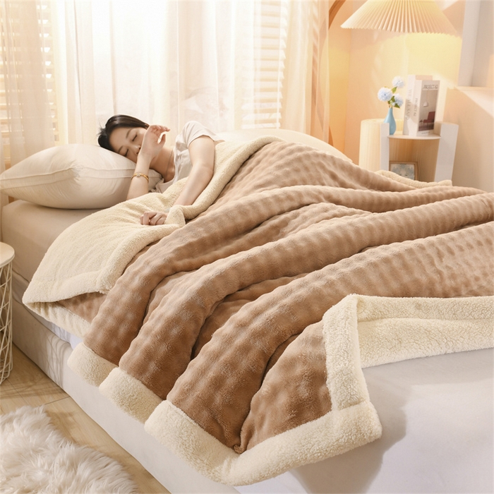 91家纺网 家纺一手货源 找家纺 恋绒家纺 2025新款舒棉绒毛毯三层夹棉牛奶绒印花毛毯卡通秋冬午睡毯多功能盖毯可机洗毯子 卡其