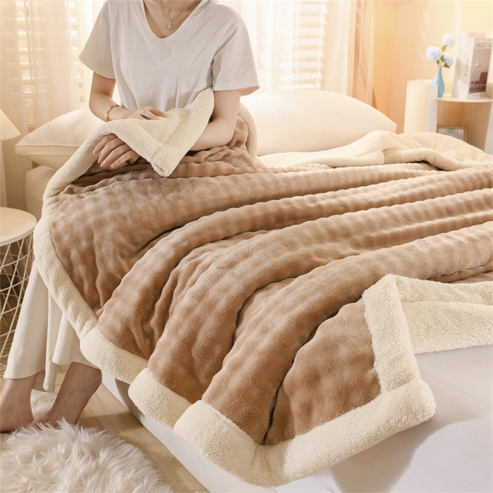 91家纺网 家纺一手货源 找家纺 恋绒家纺 2025新款舒棉绒毛毯三层夹棉牛奶绒印花毛毯卡通秋冬午睡毯多功能盖毯可机洗毯子 卡其