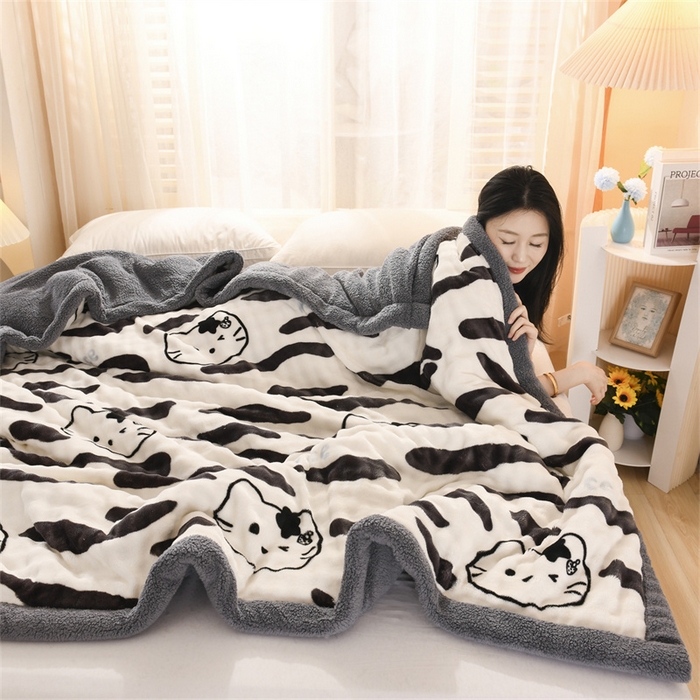 91家纺网 家纺一手货源 找家纺 恋绒家纺 2025新款舒棉绒毛毯三层夹棉牛奶绒印花毛毯卡通秋冬午睡毯多功能盖毯可机洗毯子 猫头斑马纹