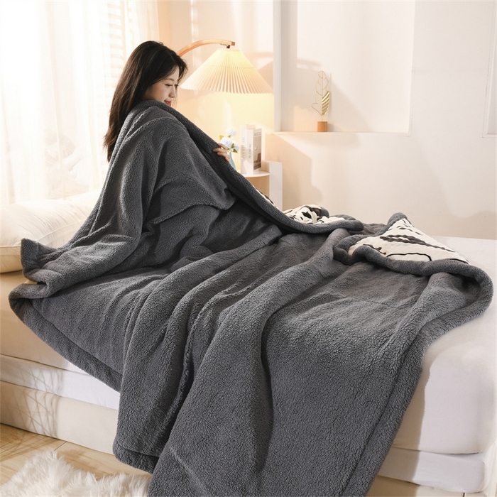 91家纺网 家纺一手货源 找家纺 恋绒家纺 2025新款舒棉绒毛毯三层夹棉牛奶绒印花毛毯卡通秋冬午睡毯多功能盖毯可机洗毯子 猫头斑马纹