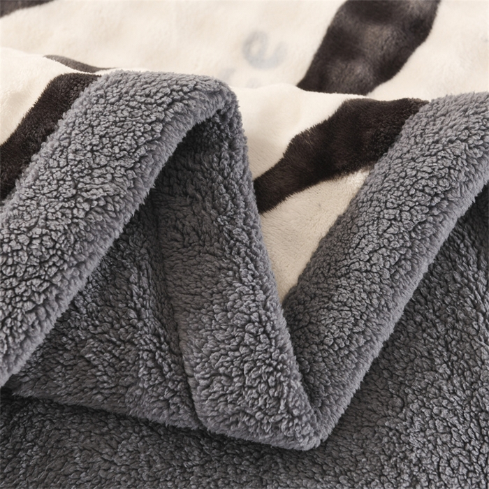 91家纺网 家纺一手货源 找家纺 恋绒家纺 2025新款舒棉绒毛毯三层夹棉牛奶绒印花毛毯卡通秋冬午睡毯多功能盖毯可机洗毯子 猫头斑马纹