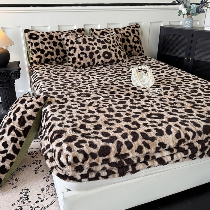 91家纺网 家纺一手货源 找家纺 （总）梵克保罗 2025秋冬新款直播热卖高克重加厚轻奢法式獭兔毛绒牛奶绒美拉德风单床笠单枕套